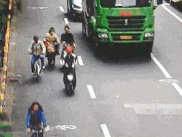 这个鬼是你生的，是我的姐！