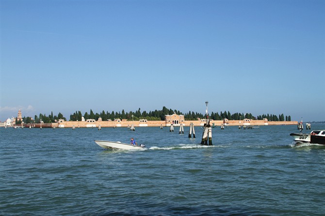 威尼斯景点彩虹岛,威尼斯有哪些美丽的岛屿