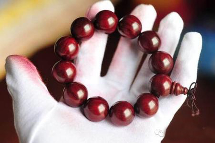 男生戴108小叶紫檀手串,小叶紫檀不能戴手上吗