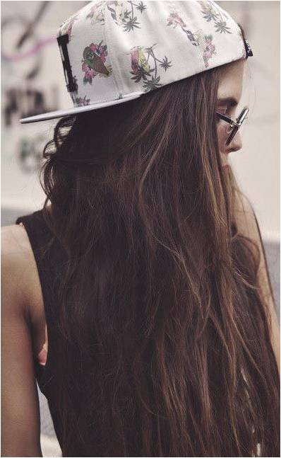 夏天戴棒球帽怎么弄发型,不同棒球帽戴法