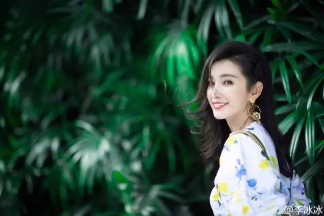 让奥黛丽·赫本钟情的Ferragamo，也让何穗爱不释手！