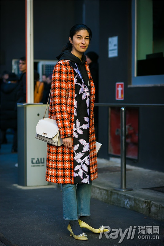 摆脱土气！2017黑底印花时髦更百搭