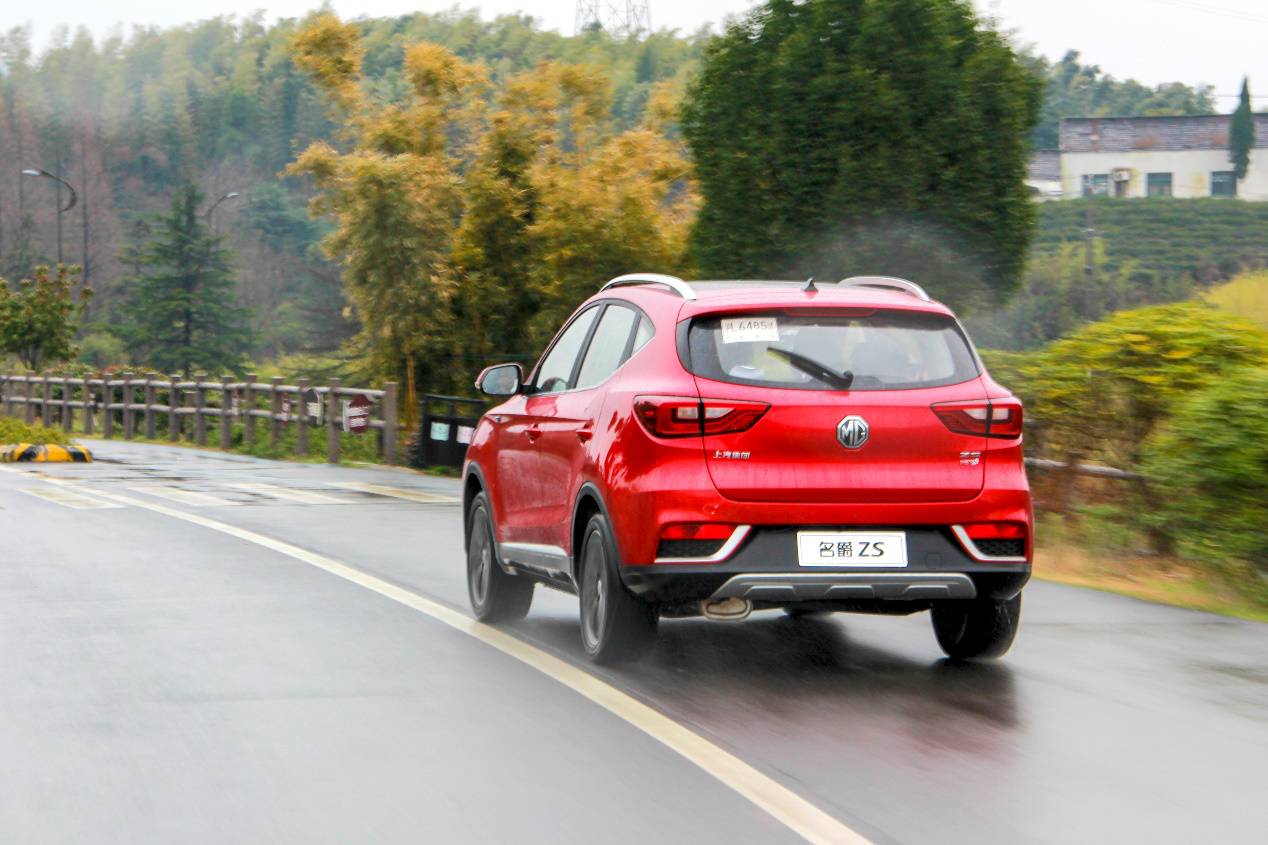 可以遥控泊车电动汽车,名爵zs智能辅助驾驶