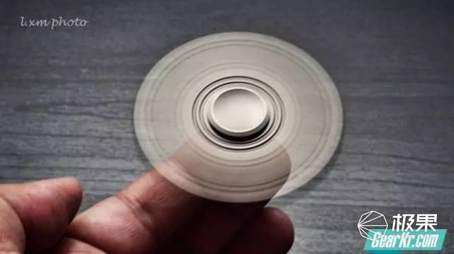 有多种玩法的高科技指尖陀螺,世界级指尖陀螺