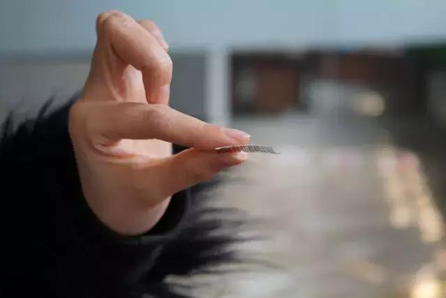 怎么样贴假睫毛才是正确的,贴假睫毛原来如此简单