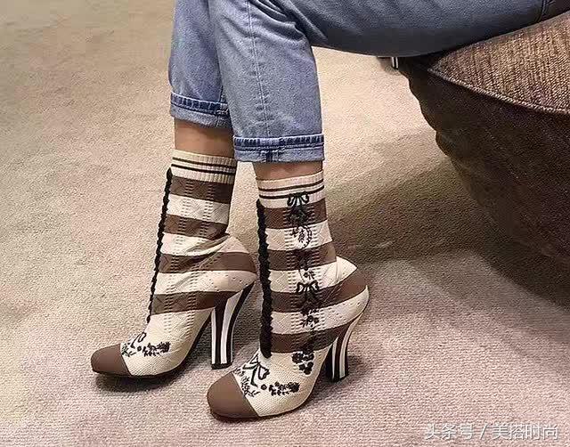 杨幂宋茜新款毛衣,杨幂宋茜穿袜靴