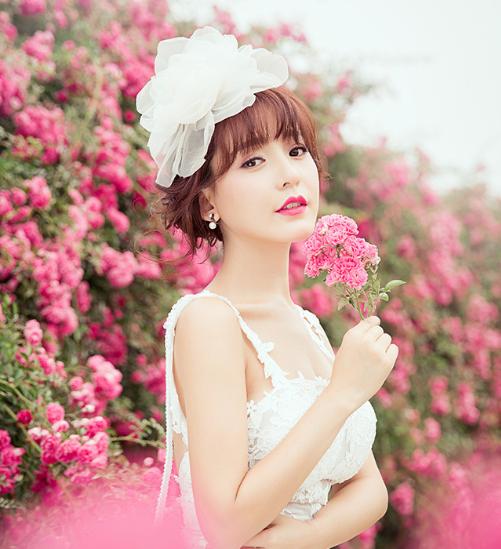 丽江9万朵各色花海婚纱照,森系花海小清新婚纱照