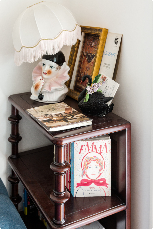 她凑来一堆二手家具，装了人生的第一套房子，关键还特别好看！