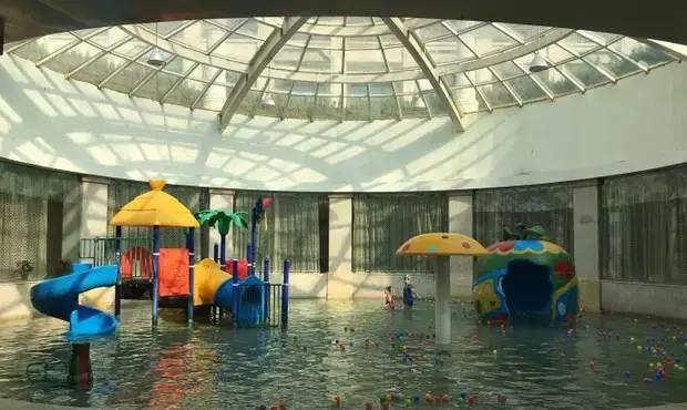 一起泡个温泉,温泉泡池冬天来一场暖暖温泉旅行