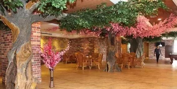 一起泡温泉的奢侈的享受,夏日一起泡温泉