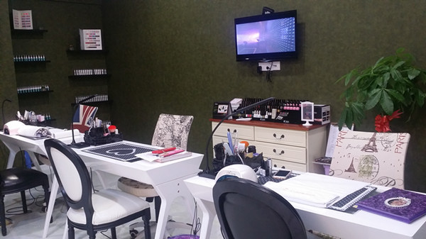 美甲美睫的行业前景,现在学美甲化妆有前景吗