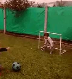 那些足坛精彩瞬间,梅西足球赛场上的搞笑瞬间