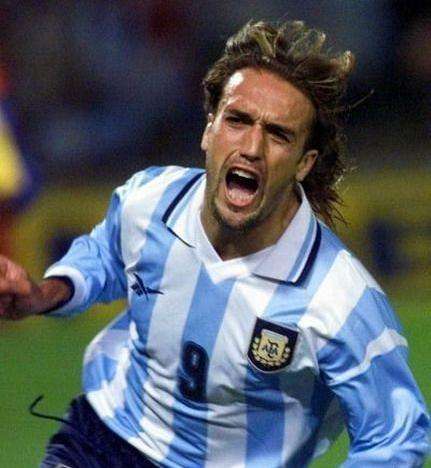 还记得你的第一套阵容吗,你心目中最经典的足球队服