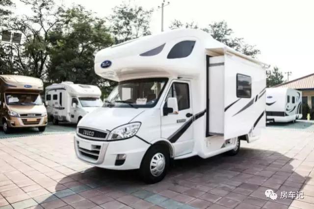 轻卡房车对比c型房车,大通房车c型单拓展房车