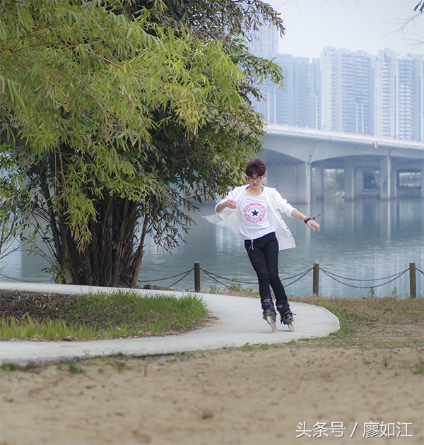 走近轮滑世界（滑旱冰）——摄于江滨公园