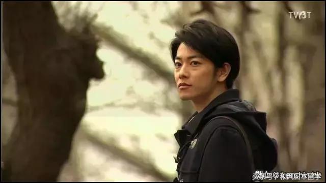 佐藤健生活中究竟是个什么样的人,佐藤健被评为最想拥有的容貌之一