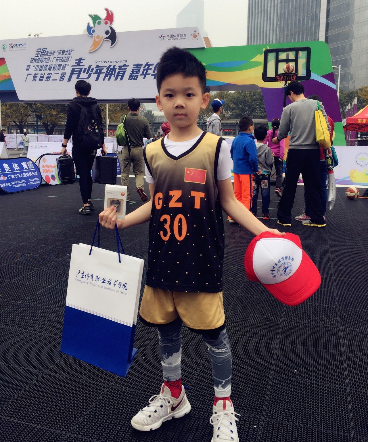 广州6岁篮球神射手,受邀登上央视,下一个库里?