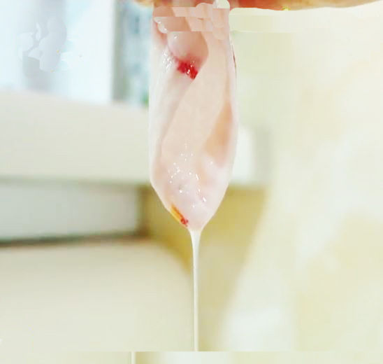 毛巾拧出来黄水怎么回事,使劲拧毛巾有白色的东西是什么