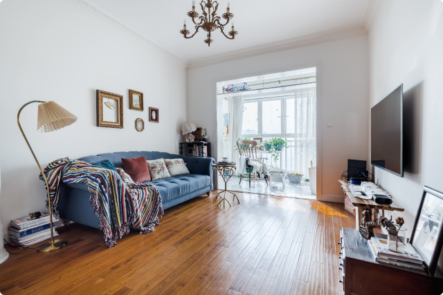 她凑来一堆二手家具，装了人生的第一套房子，关键还特别好看！