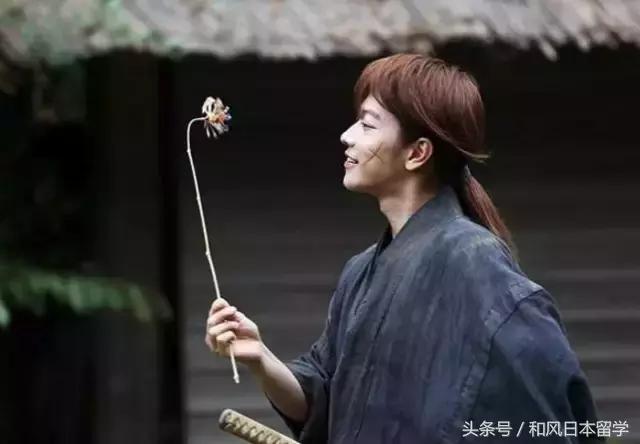 佐藤健生活中究竟是个什么样的人,佐藤健被评为最想拥有的容貌之一