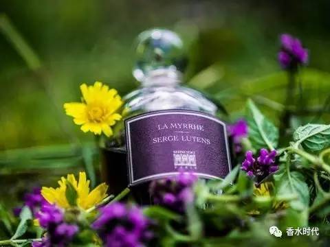 沙龙香和小众香水哪个好,芦丹氏黑色曼陀罗香水好闻吗