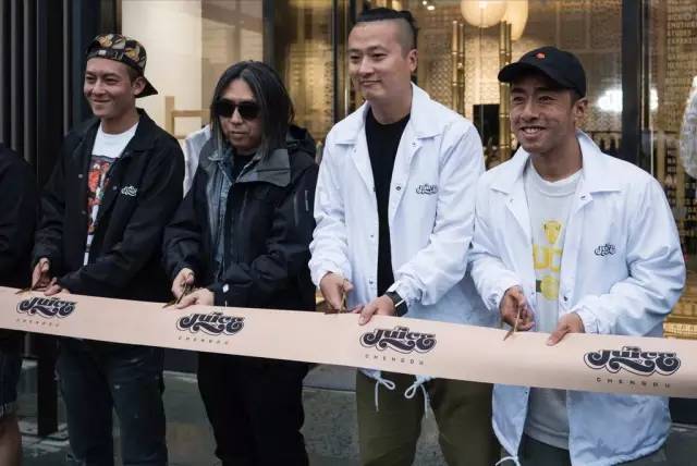 娼潵娼叮鏈嶉グ,娼潵娼叮绮惧搧绔ヨ姗辩獥