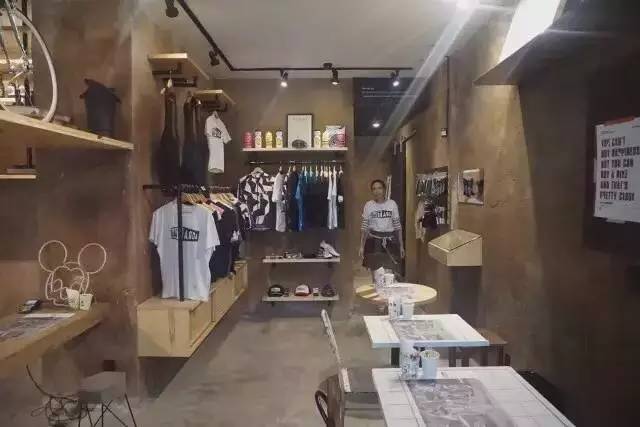 去年夏天，他几乎花光了全部积蓄流浪巴西，去了这些自由有趣的咖啡馆