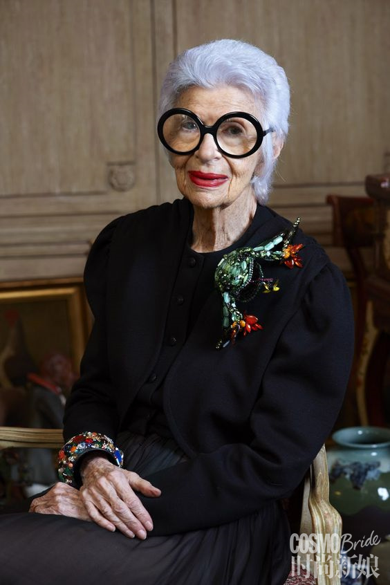 粉底卡在皱纹里怎么办,粉底液总是卡在皱纹里