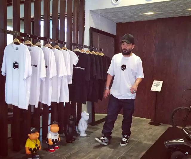 娼潵娼叮鏈嶉グ,娼潵娼叮绮惧搧绔ヨ姗辩獥