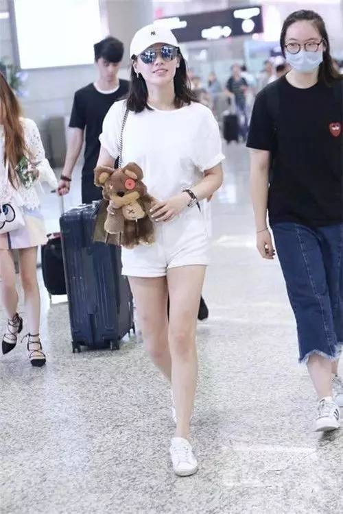 春天t恤最新款,春季t恤怎么穿比较好看