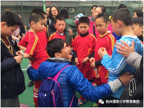 中国足球小将的胜利有多不容易,足球小将们风雨无阻