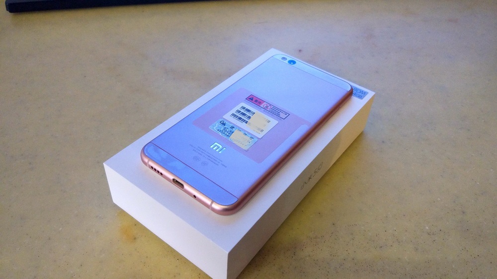 这是一部真小米手机，又轻又薄的小米手机5c
