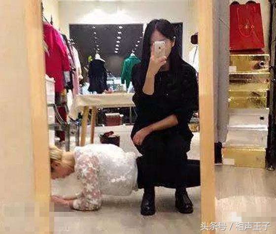 姑娘,别再抬脚了,整个车厢都弥漫着你臭袜子的味道