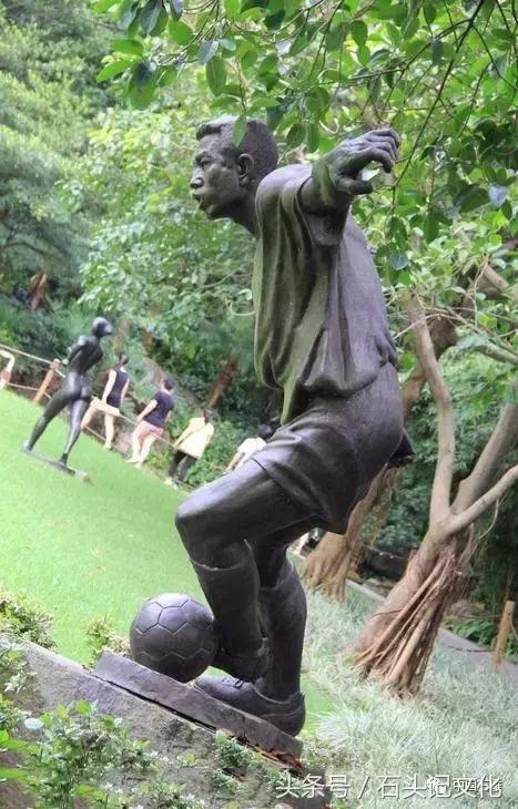 中国足球把球轰进自家球门,最强足球爆射