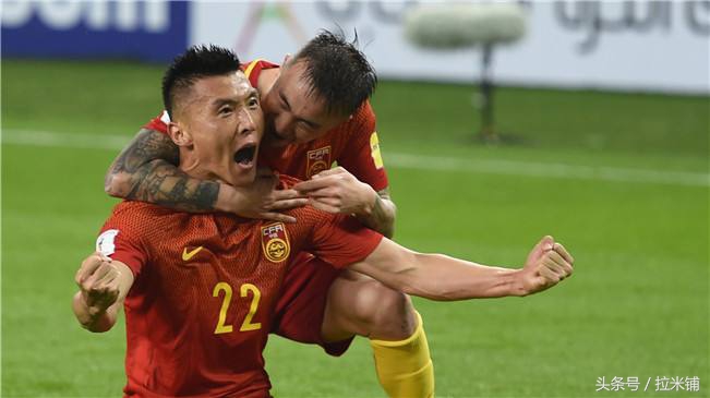 国足那么努力，配套周边怎能落下？是该有个国足官方礼品店了！