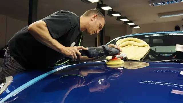 就算你月薪5万又怎样，在这儿也只够洗次车