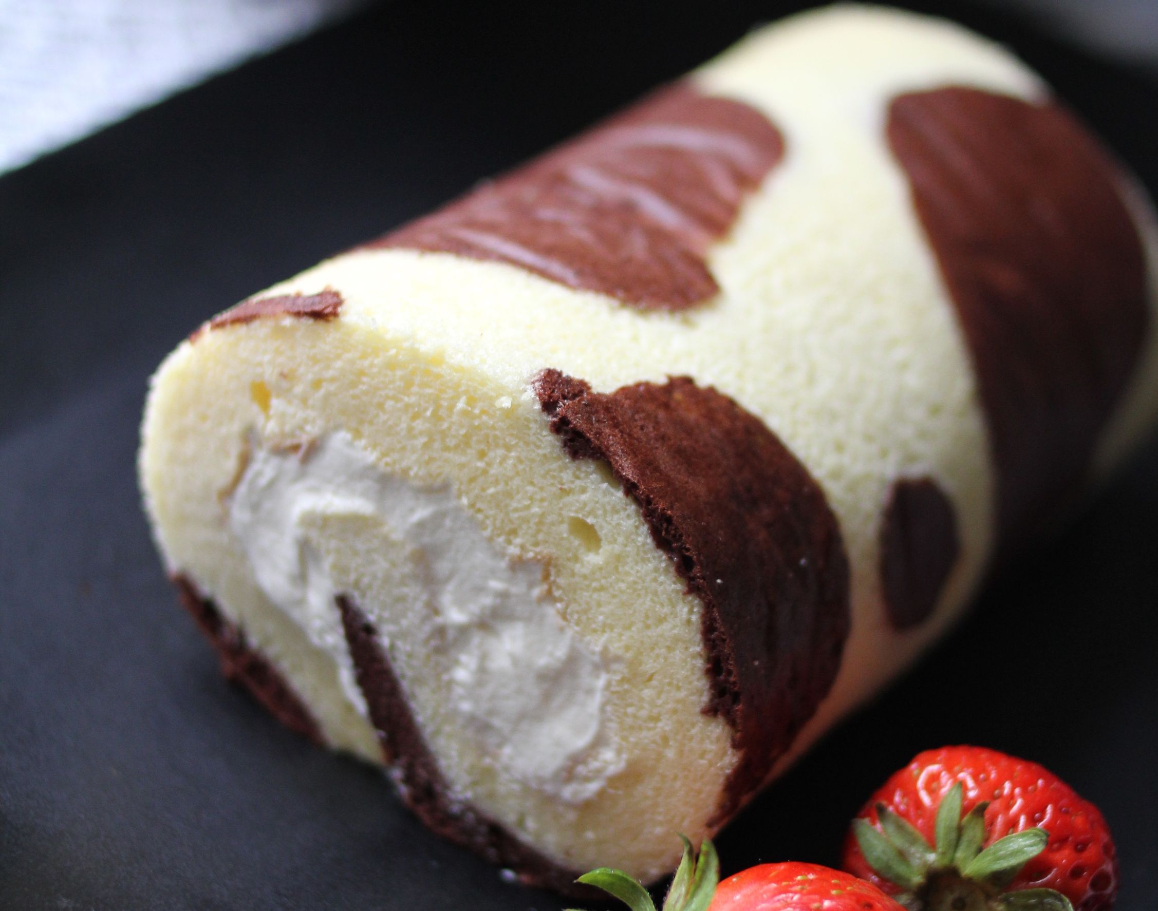 黑白花奶牛与娟姗奶牛的区别,黄白花奶牛好还是黑白花奶牛好