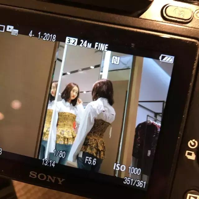 不敢去大牌店试衣服的年轻姑娘，可能永远不知道自己有多美