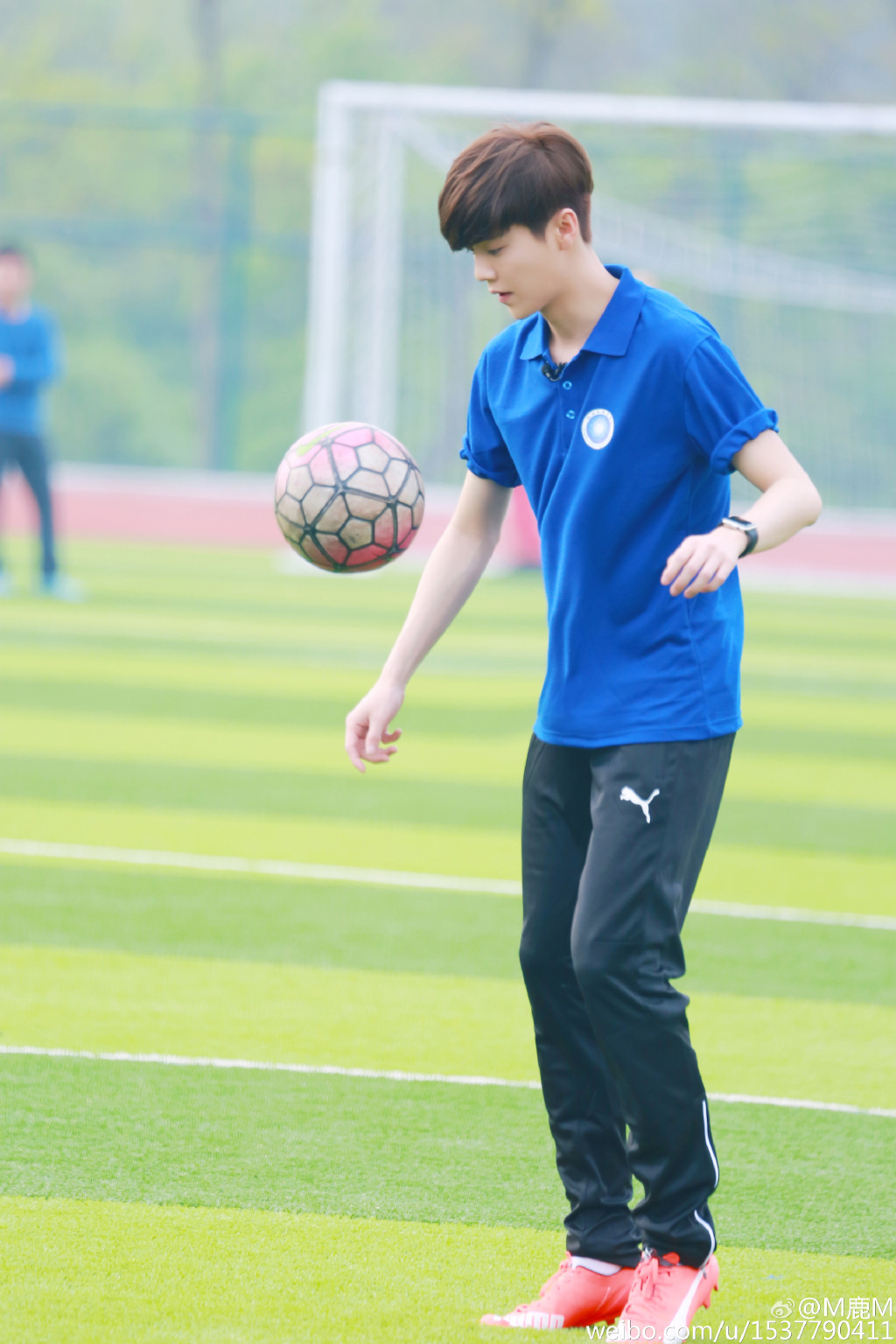 国足终于又一次不卑不亢,国足鹿晗