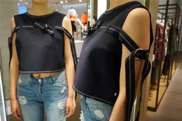 不敢去大牌店试衣服的年轻姑娘，可能永远不知道自己有多美