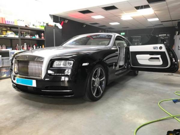 就算你月薪5万又怎样，在这儿也只够洗次车