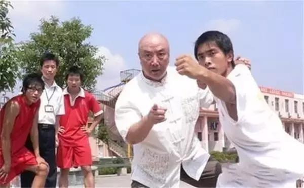 12岁武术冠军李连杰,李连杰和吴京在哪学的武术