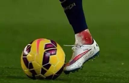 战靴怎么把鞋带系在里面,球鞋怎么绑鞋带好看