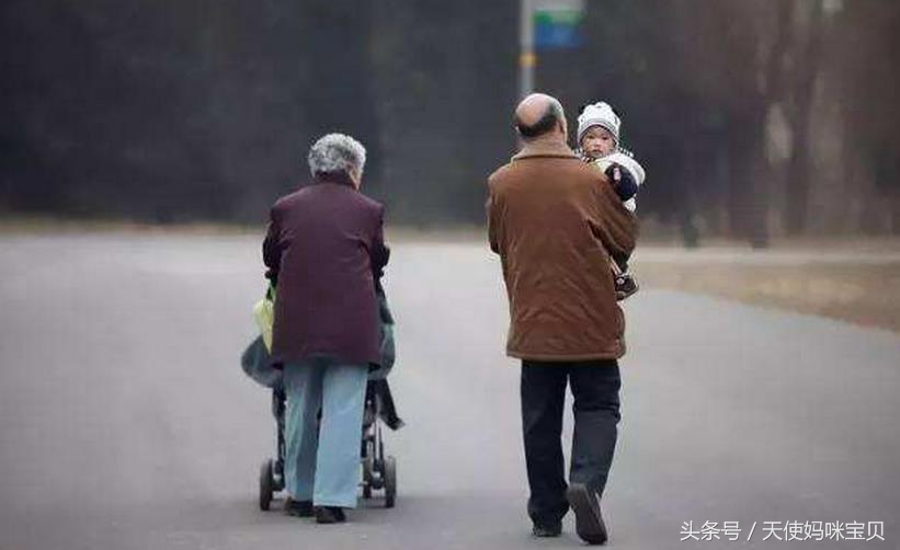 婆婆给小孩买衣服太大了怎么办,婆婆嫌弃给孩子买的衣服不好看