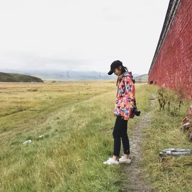 不敢去大牌店试衣服的年轻姑娘，可能永远不知道自己有多美