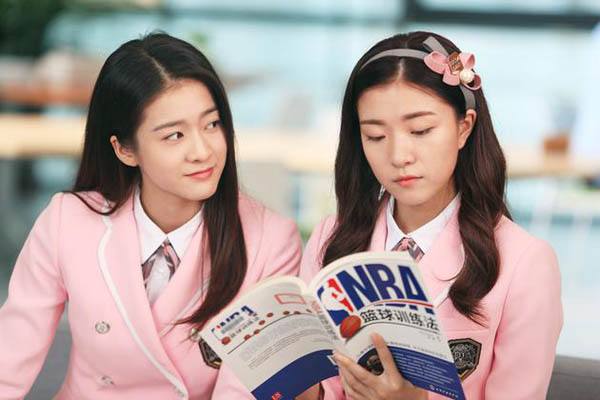 一人分饰两角男演员,一人分饰两角男明星