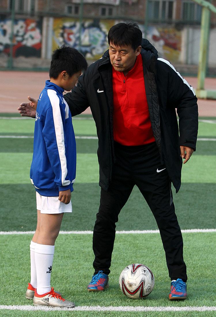 中国足球名宿辅导团未来之星计划走进汇文搭建校园足球沟通桥梁