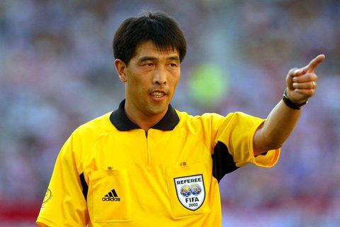 家有豪车只敢开桑塔纳！中国第一金哨因*球赌**入狱他自称是牺牲品