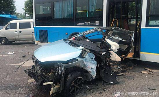 南京宝马撞人事件最后判刑,南京宝马撞碎马自达最终处理结果