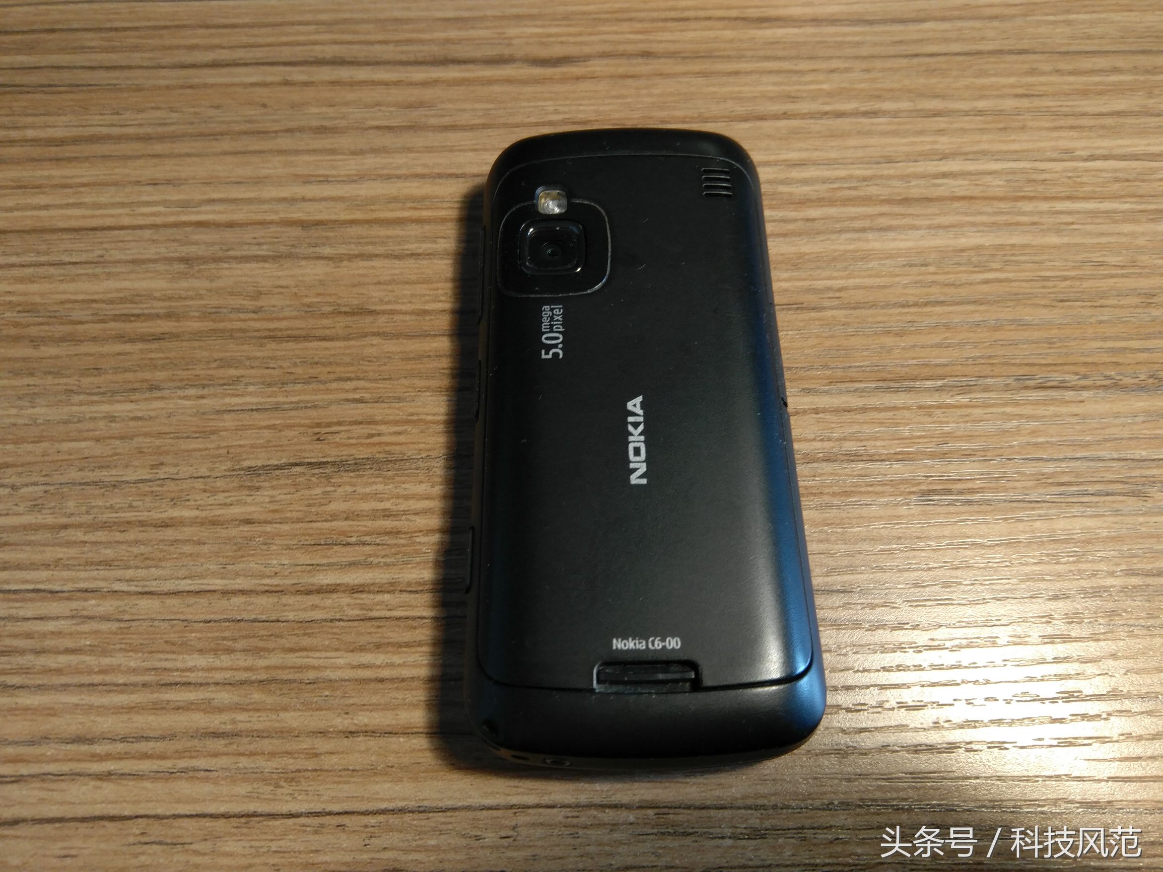 诺基亚c6-01刷机固件,iPhone4和诺基亚3310